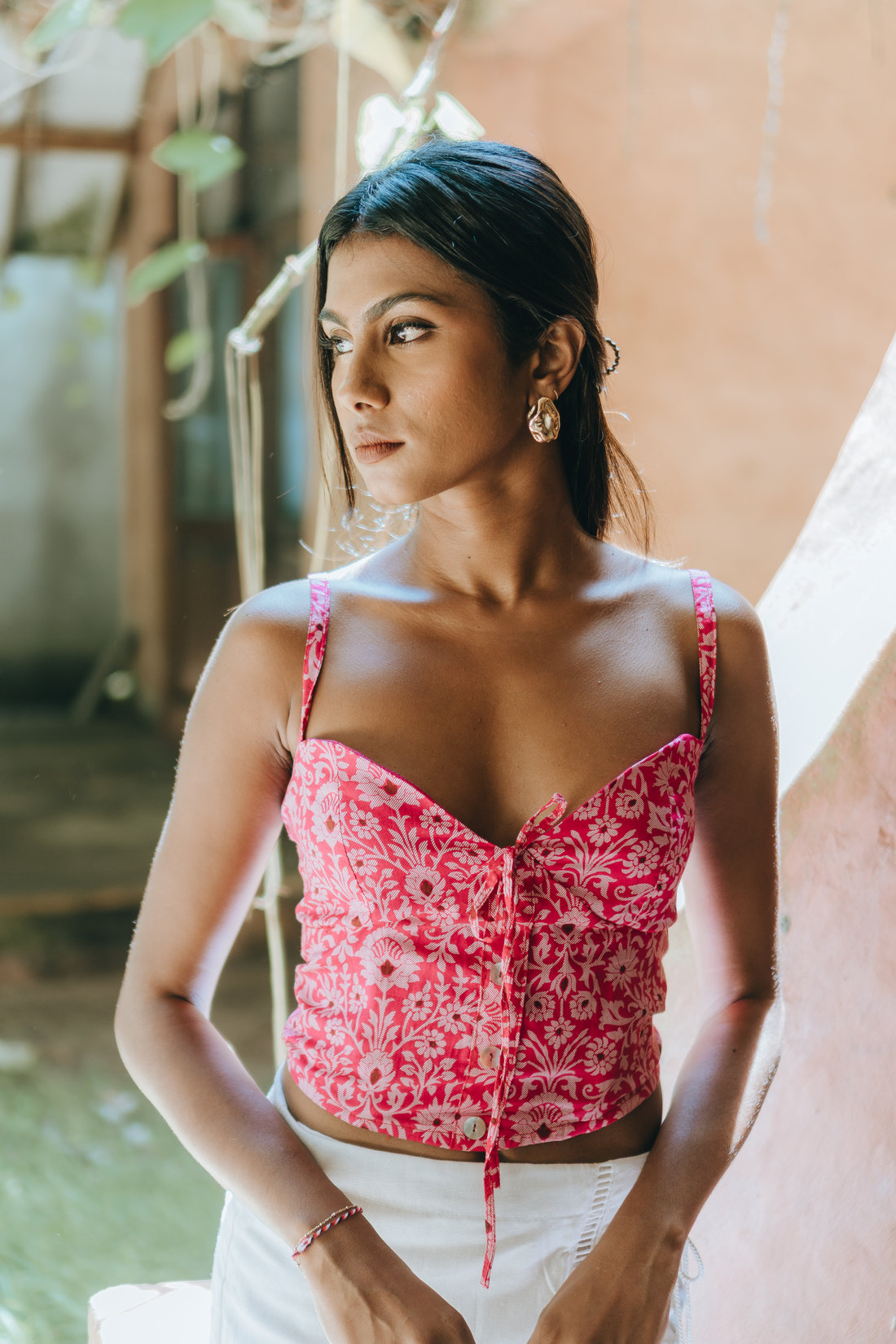 Back Detailed Crop Top
